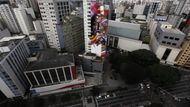 Graffiti pro Oscara Niemeyera najdete na domě uprostřed finančního centra největšího brazilského města Sao Paulo...