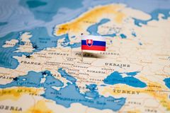 Bezpečně a bez pokut na Slovensku: Co musí vědět návštěvníci na silnicích i v horách?