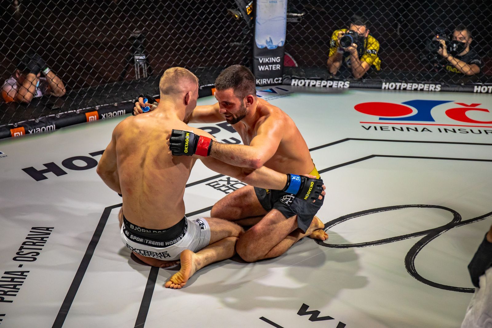 Oktagon 19 Filip Macek vs. Jerry  Kvarnström. Macek porazil  Kvarnströma ve 2. kole na submisi.