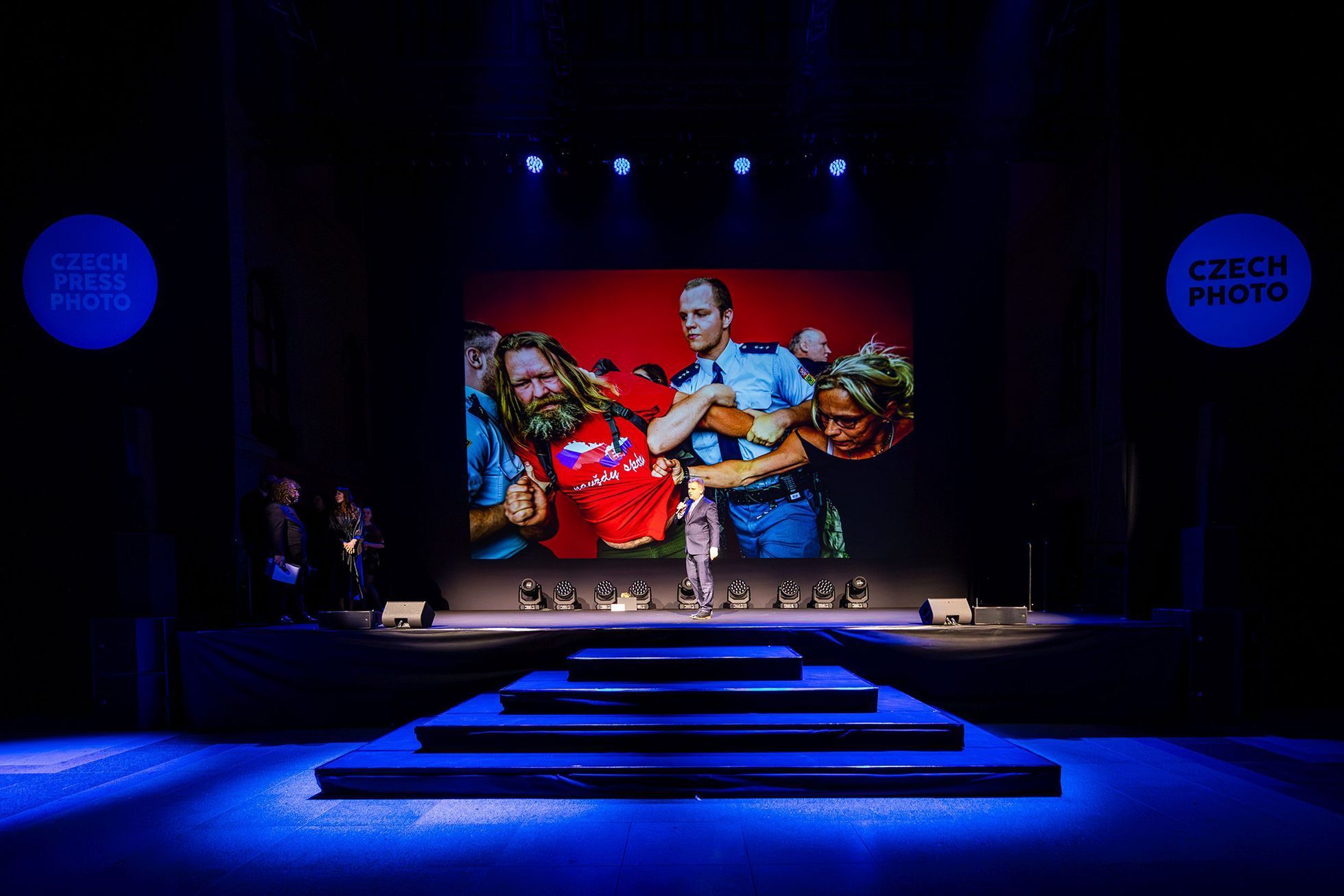 Pohledy do zákulisí soutěže Czech Press Photo (fotografie k podcastu Za závěrkou)