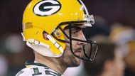 7. Aaron Rodgers: Hráč amerického fotbalu, devětadvacetiletý quarterback klubu Green Bay Packers má zajištěn příjem celých 49 milionů dolarů. V dubnu podepsal pětiletý kontrakt, který mu zajišťuje příjem 110 milionů dolarů (asi 983 273 000 korun).