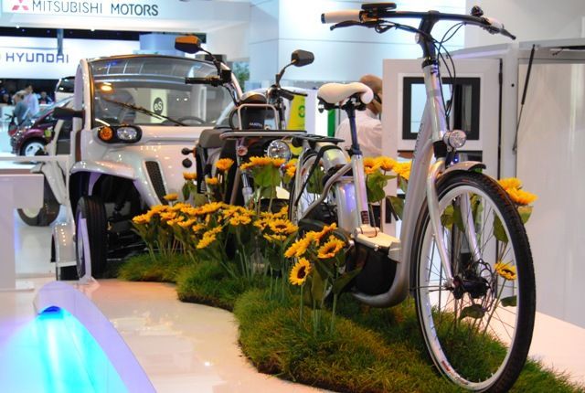 Zákulisí pařížského autosalonu
