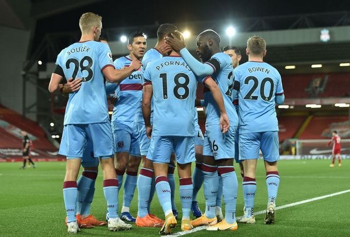 West Ham United slaví branku na Anfield Road