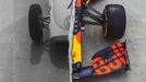 Red Bull RB7/14 versus Tatra 607-2