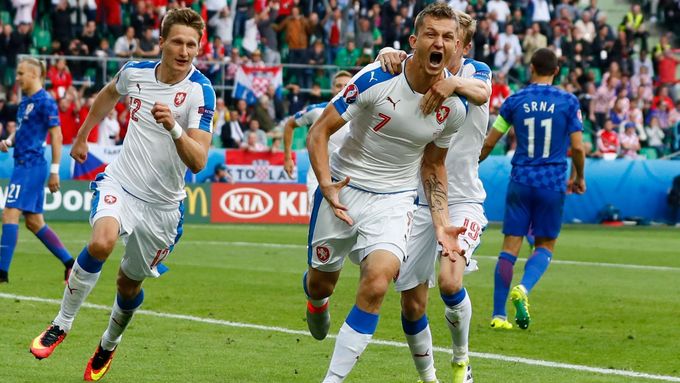 Kdyby se rozdíl ve výkonech chorvatského a českého týmu dal měřit jako skok do dálky, vyhráli by Balkánci o metr, možná o dva. Fotbal funguje jinak.