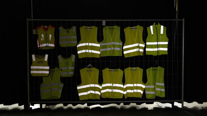 Třetina reflexních vest neodráží světlo, zjistil test. Jak takovou poznat při nákupu?
