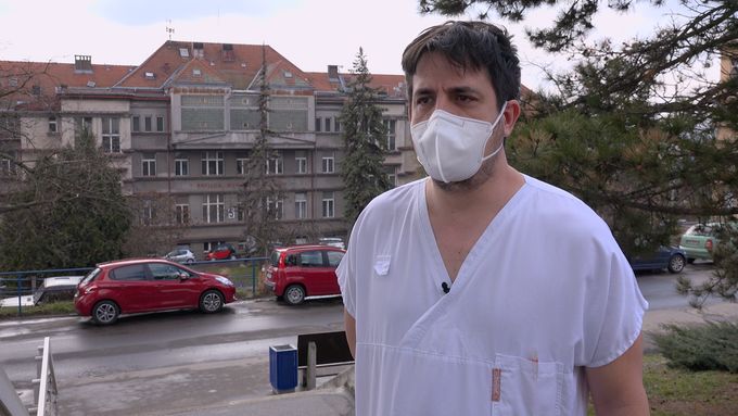 Život v pandemii - primář Jakub Bala o tom, jak se doma léčit s koronavirem