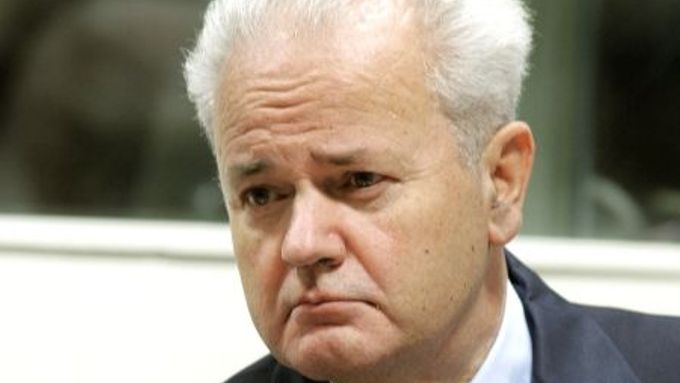 Čtyřiašedesátiletý Slobodan Miloševič
