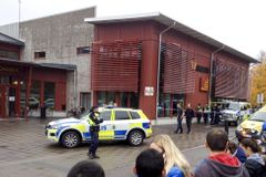 Útočník ze švédské školy si připsal třetí oběť, zemřel těžce zraněný učitel