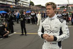 Když Brad Pitt dýchá benzin. F1 a jeho řvoucí motory nabízejí mechanický spektákl