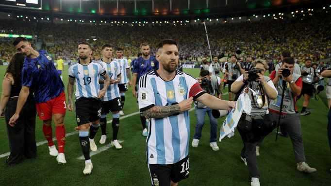 Soccer Football - World Cup - South American Qualifiers - Brazil v Argentina - Estadio Maracana, Rio de Janeiro, Brazil - November 21, 2023 Argentina's Lionel Messi and t