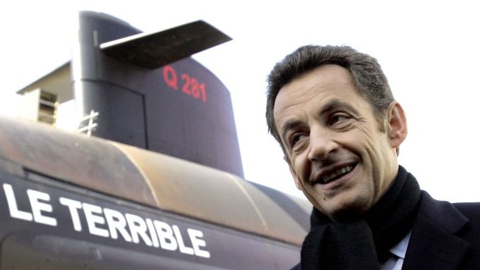 Francouzský prezident Nicolas Sarkozy během slavnostního vypuštění nové jaderné ponorky "Le Terrible"