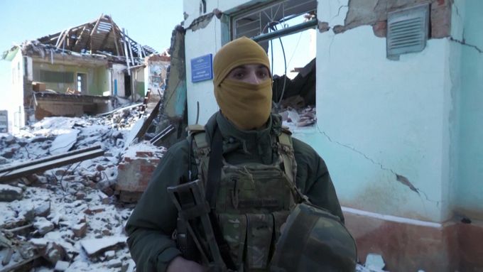 Sníh pomáhá ukrajinským vojákům na frontě. Odhalují díky němu stopy i maskování nepřítele