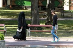 Úředník z arcibiskupství se v ČT opřel do muslimů, argumentoval daty z protiuprchlického webu