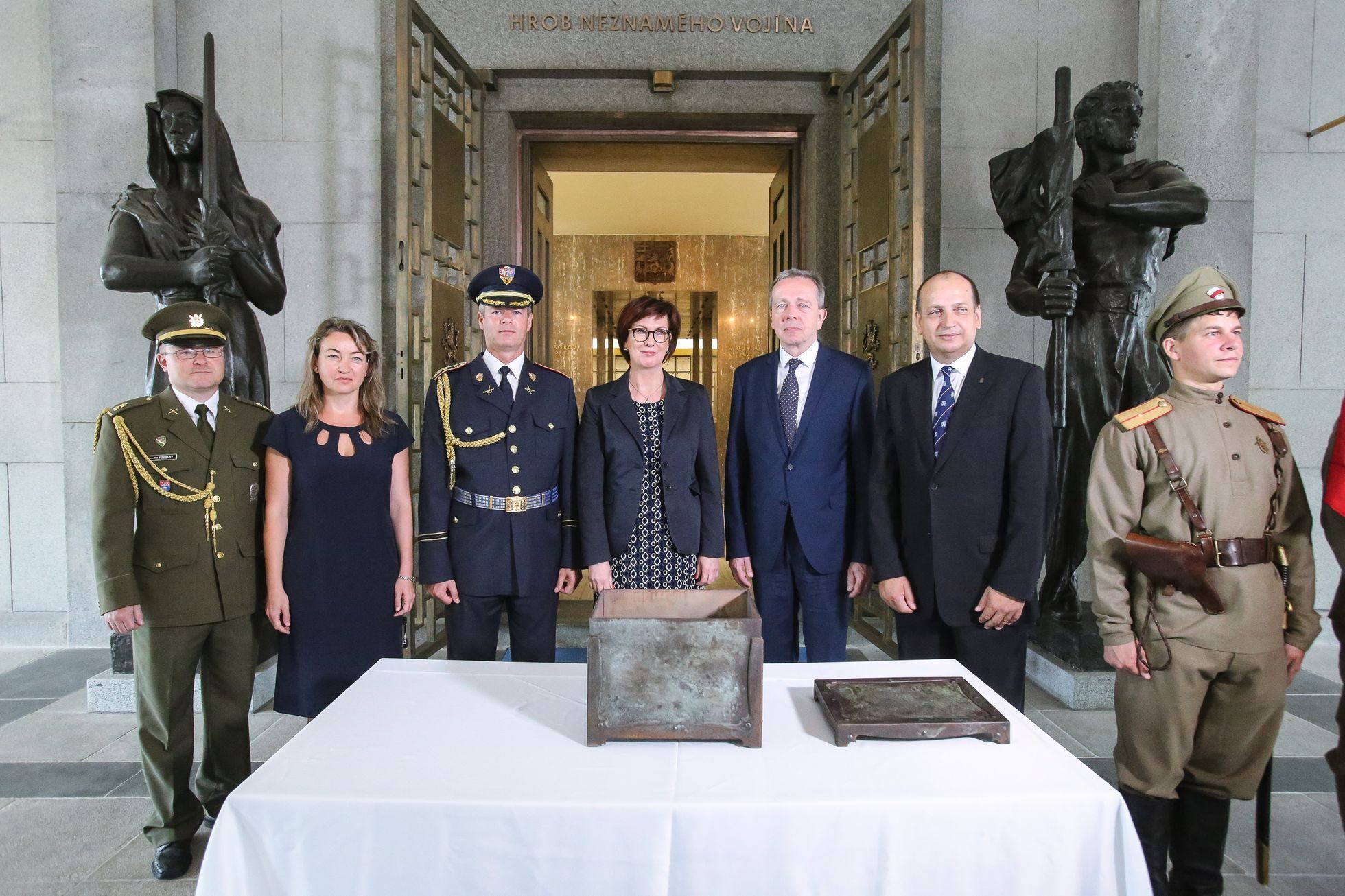 Národní památník na Vítkově - uložení poselství do legionářské pamětní schránky, která bude převezena do Zborova