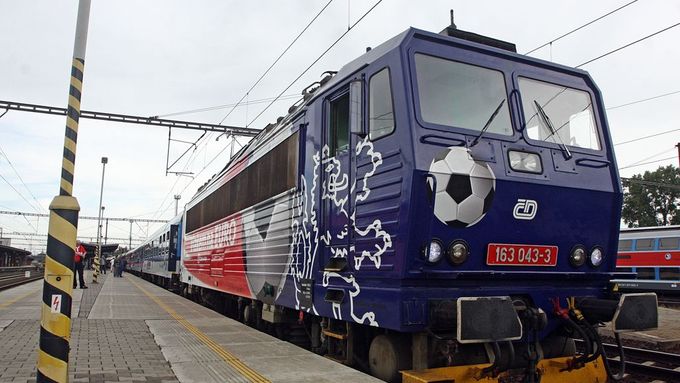 Foto: Rychlík na trati Praha - EURO