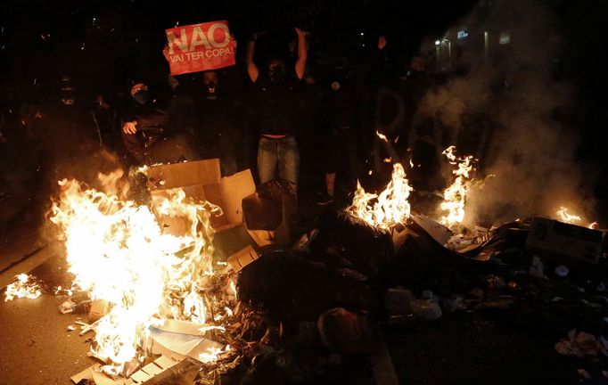 Demonstrators shout slogans during a protest against the 2014 World Cup, in Sao Paulo May 15, 2014. Road blocks and marches hit Brazilian cities on Thursday as disparate