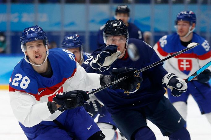 Martin Gernát a Joonas Nättinen v semifinále Slovensko - Finsko na ZOH 2022 v Pekingu