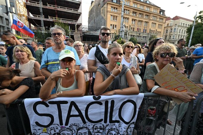 Snímek z úterní demonstrace v Bratislavě proti ministryni kultury Martině Šimkovičové.