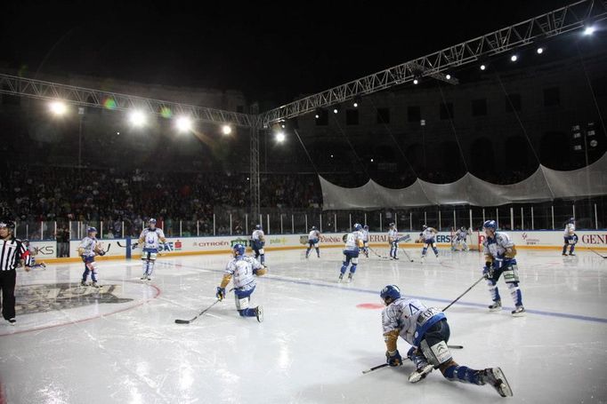 Ligové utkání EBEL pod otevřeným nebem v chorvatském podání mezi Medveščakem Záhřeb a Olimpijí Lublaň.