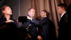 Miroslav pelta a Aleksandar Čeferin na volebním kongresu UEFA 2016