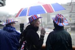 Británii stále více sužuje bouřkové počasí a záplavy
