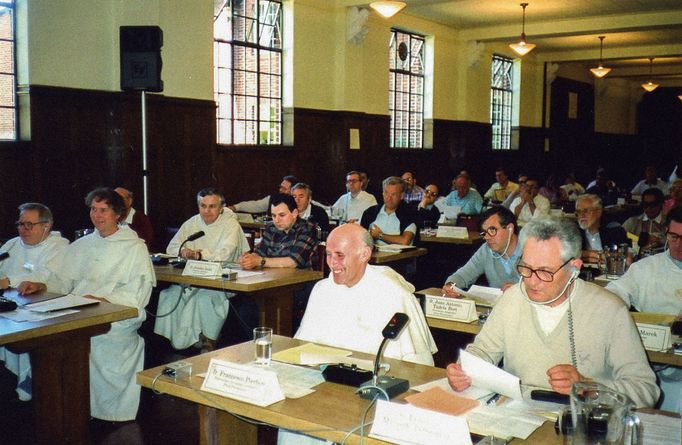 Život bývalého kardinála a pražského arcibiskupa pražského Dominika Duky na archivních snímcích.