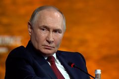 Putin zase blouzní se špinavou bombou a Ukrajinou. Není to náhoda, tvrdí analytici