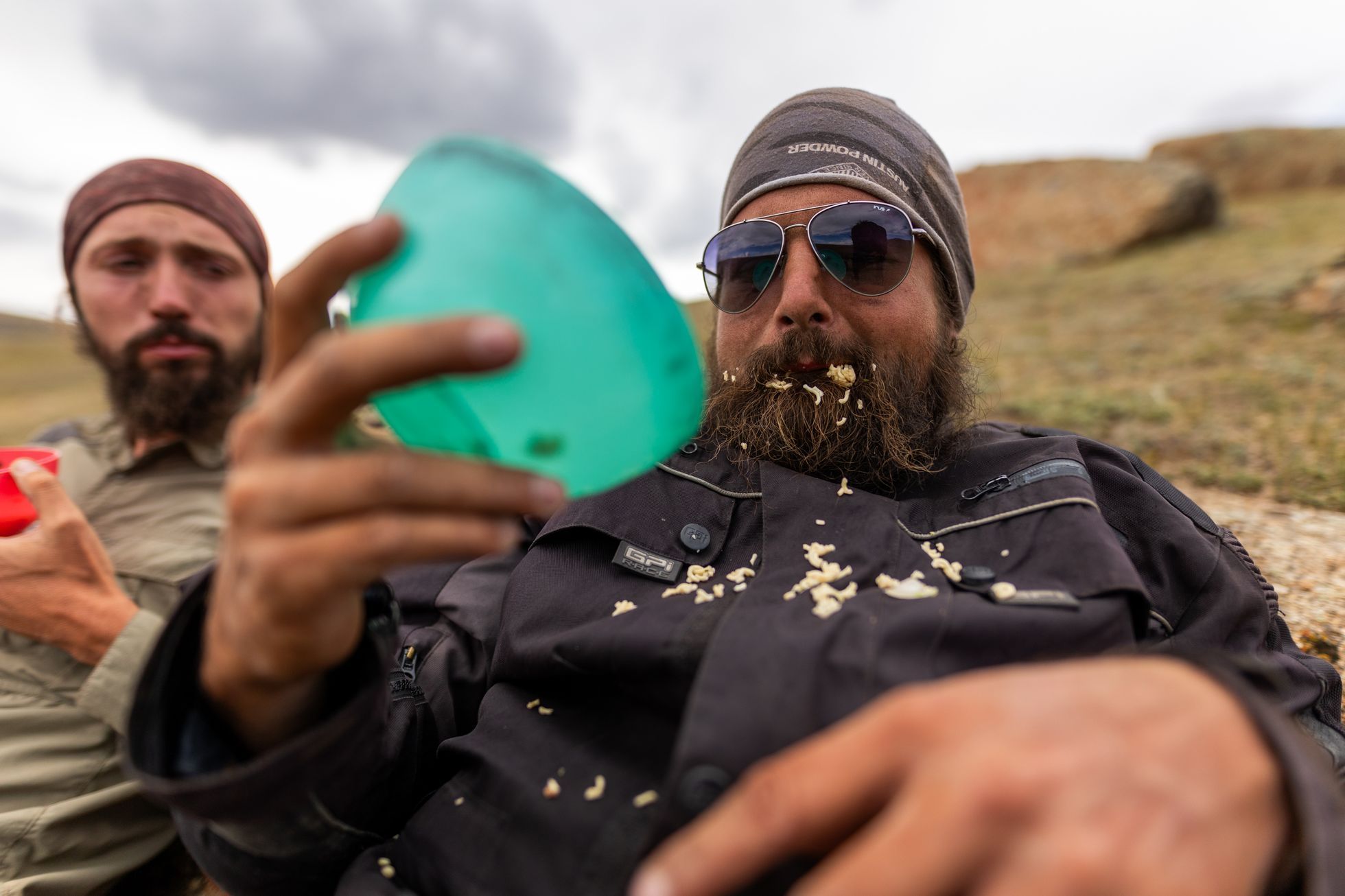 Žlutá žába pluje