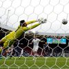 Patrik Schick dává první gól v zápase Skotsko - Česko na ME 2020