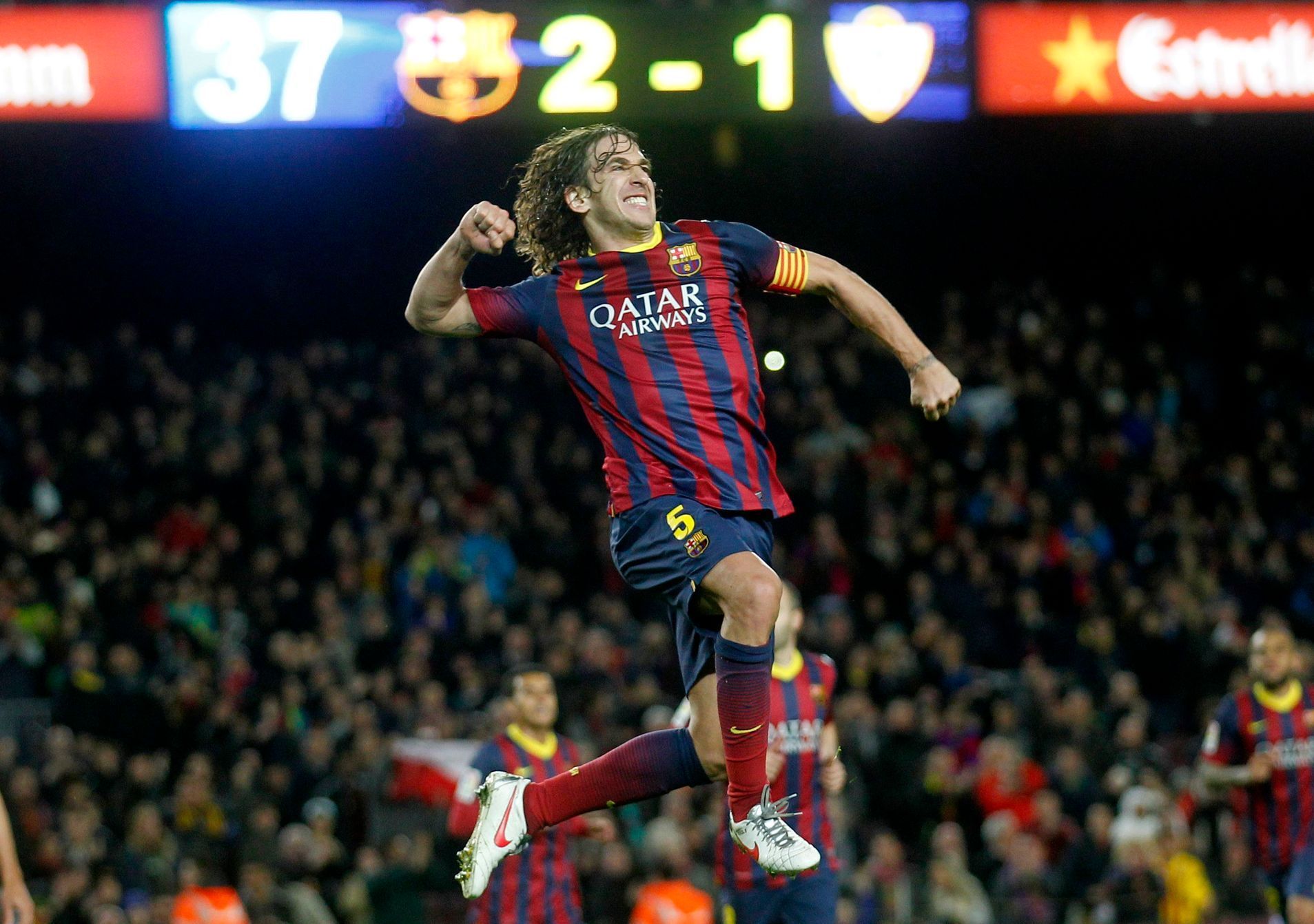 Carles Puyol slaví gól Barcelony