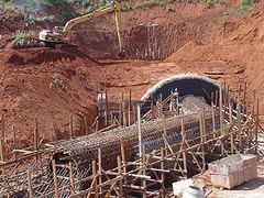 Jeden z tunelů, které podle exilové skupiny Demokratický hlas Barmy (DVB) pomáhá budovat KLDR