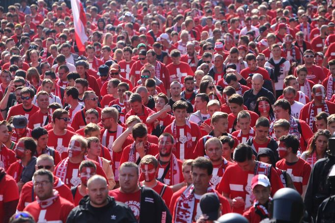 Pochod fanoušků Slavie na derby