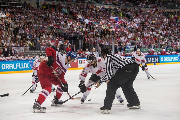 MS 2015, Česko-Švýcarsko: Tomáš Hertl (48) - Andres Ambühl (10)