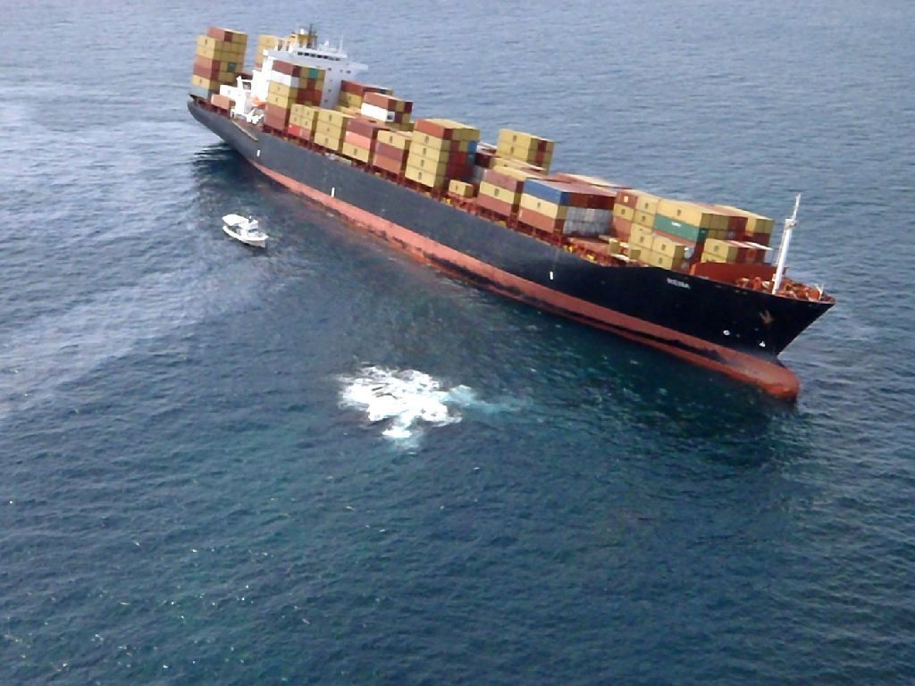 Topný olej z liberijské lodi dorazil k pobřeží Nového Zélandu