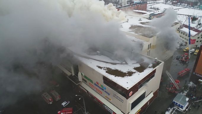 Požár obchodního centra v ruském Kemerovu.