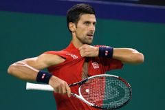 Superman Djokovič bojuje se syndromem vyhoření. Neúspěšně. Zatím ho ovládá vztek