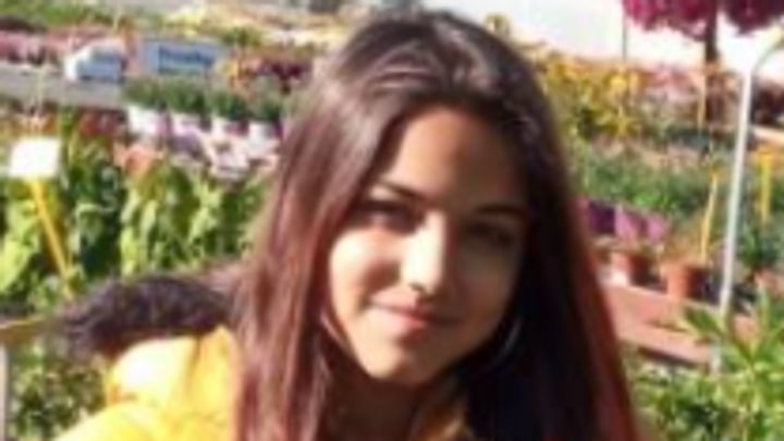 Policie hledá 14letou dívku, zmizela v Karlových Varech. V pokoji nechala dopis; Zdroj foto: Policie ČR