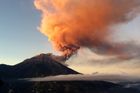 Na Kamčatce procitla sopka. Může ohrozit leteckou dopravu
