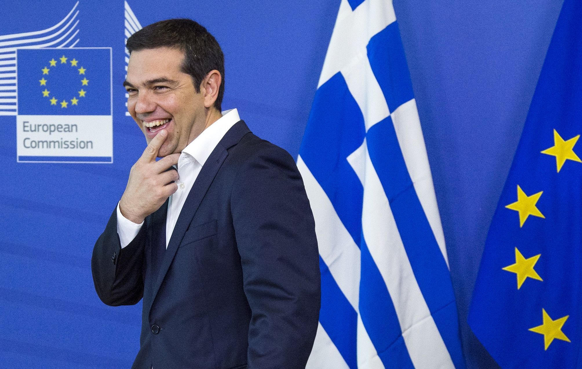Řecký premiér Alexis Tsipras přichází na schůzku se zástupci EU, 22. června 2015