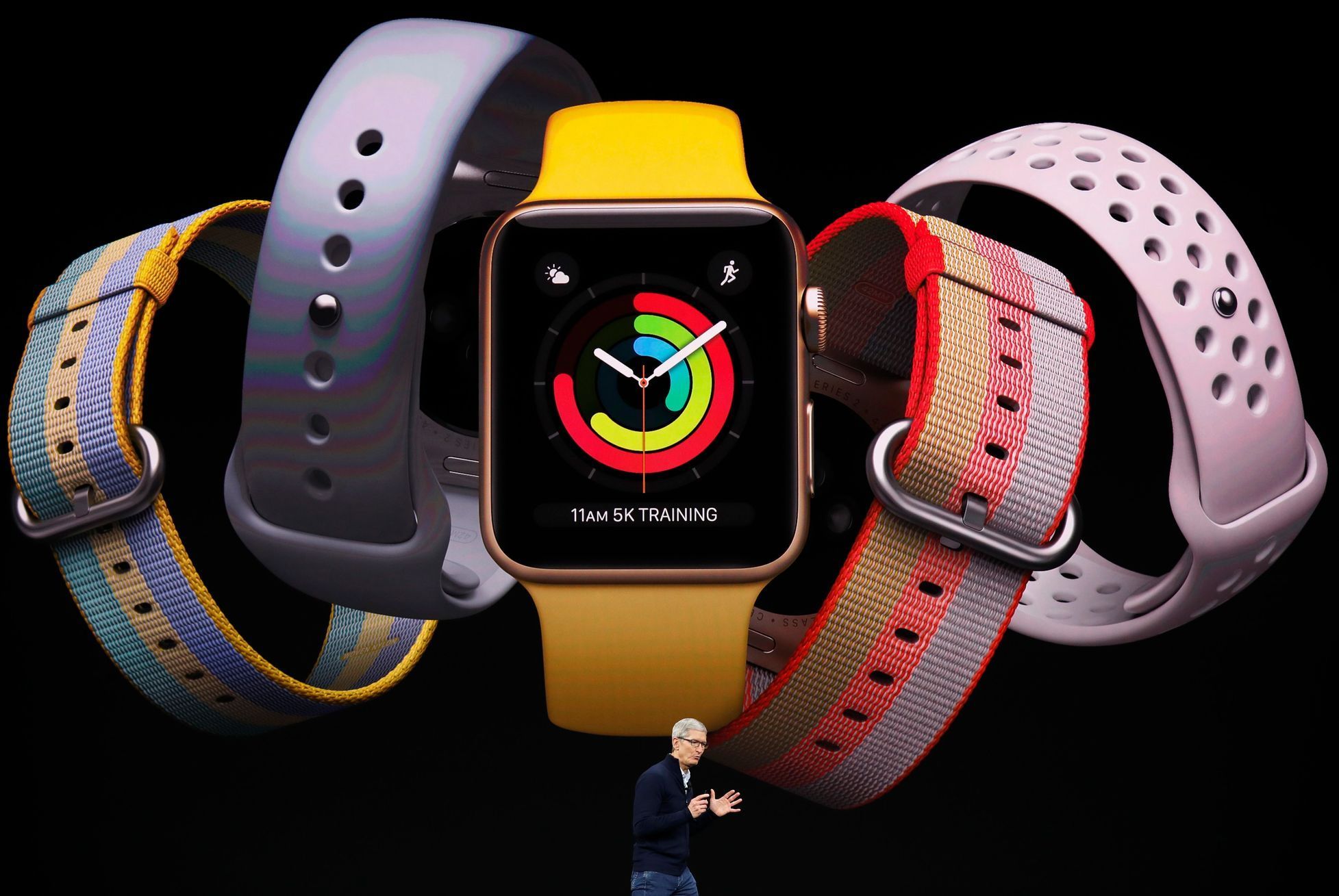 Tim Cook představuje nové Apple Watch