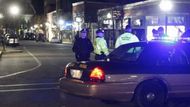 Policie hlídá kancelář Hillary Clintonové. Rukojmí jsou uvnitř