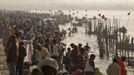 Hindu devotees gather to take a dip in the waters of the holy Ganges river ahead of the "Kumbh Mela" (Pitcher Festival), in the northern Indian city of Allahabad January 11, 2013. During the festival, Hindus take part in a religious gathering on the banks of the river Ganges. "Kumbh Mela" will return to Allahabad in 12 years. REUTERS/Ahmad Masood (INDIA - Tags: RELIGION) Published: Led. 11, 2013, 10:18 dop.