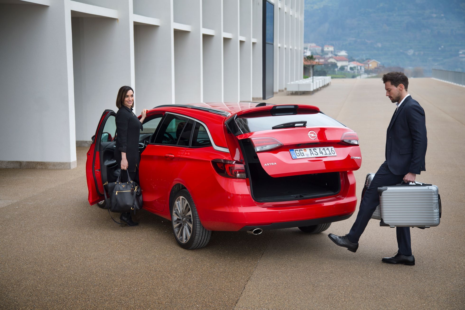 Opel Astra ST - otevírání kufru