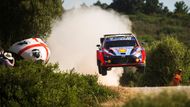 Zatímco "létající Fin" je v motoristickém sportu už léta ustálené úsloví, Ott Tänak se na trati Italské rallye proměnil ve skutečného létajícího Estonce.