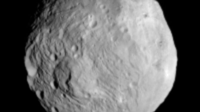 Planetka Vesta, jak ji zaznamenala sonda Dawn