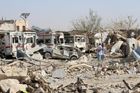 Při útoku afghánské armády na úkryt Tálibánu zemřelo 35 civilistů, hlásí úřady