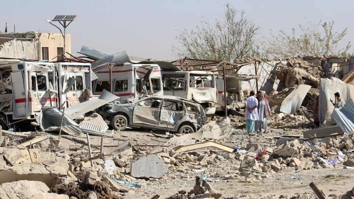 Počet obětí útoku Tálibánu na nemocnici na jihu Afghánistánu stoupl na 39