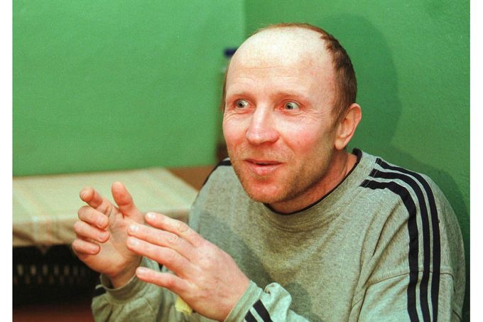 Sériový vrah Anatolij Onoprijenko ve své vězeňské cele v Žytomyru na Ukrajině, 30. března 1999, den před očekávaným rozsudkem smrti.