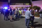 Muž pobodal v americkém nákupním centru osm lidí. K útoku se přihlásil Islámský stát